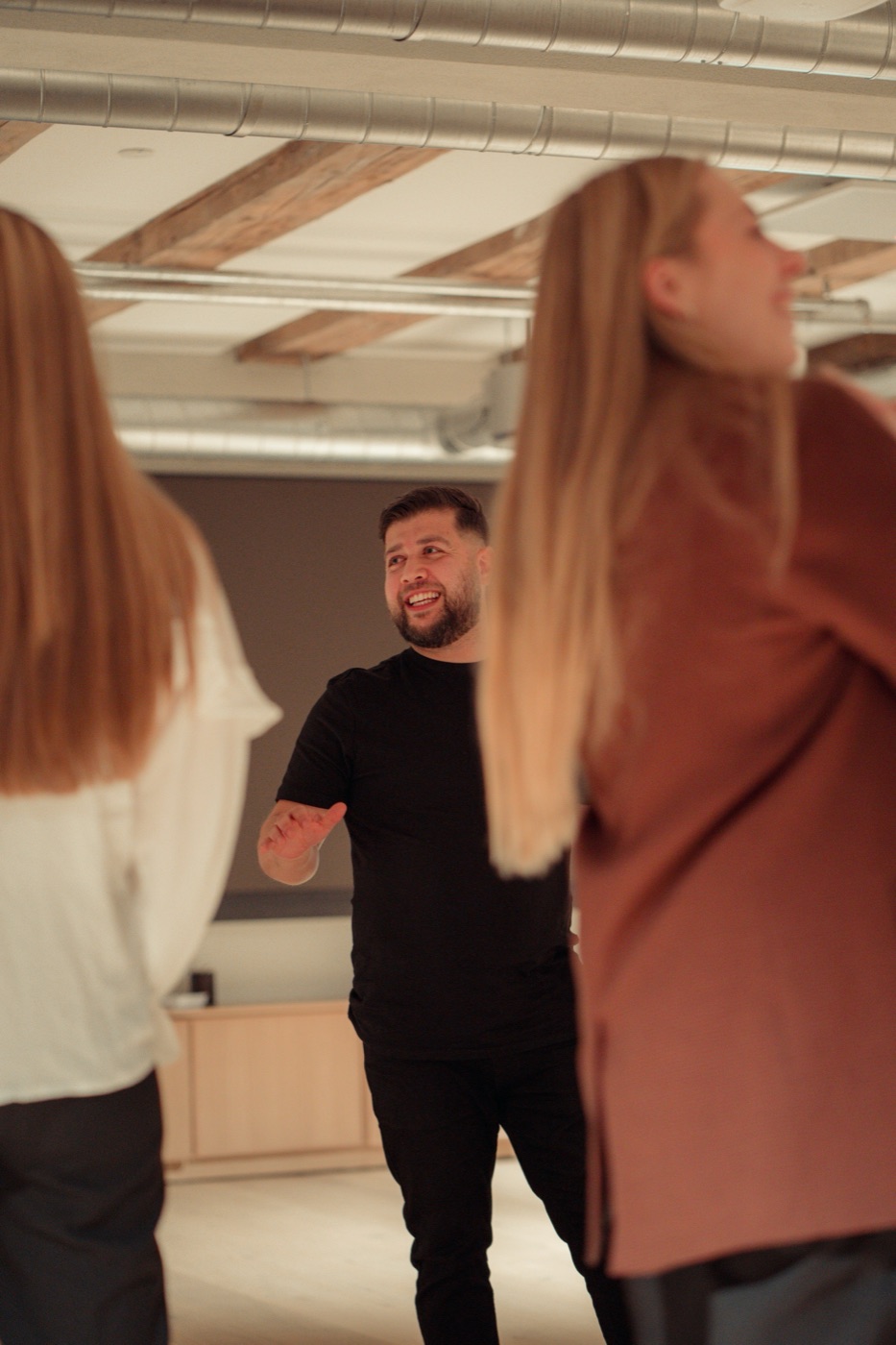 Wahid Sui Mahmoud leder en workshop